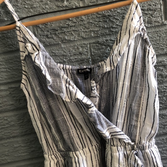 *2 FOR $20~Express Striped Ruffle Dress - Picture 3 of 9